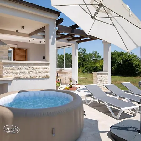 In Pomer Mit Parkplatz Holiday home *