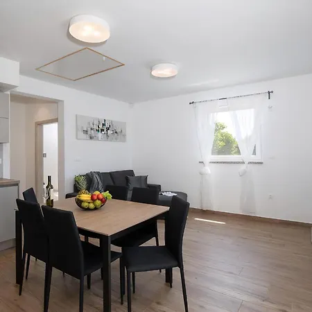 In Pomer Mit Parkplatz Holiday home Medulin